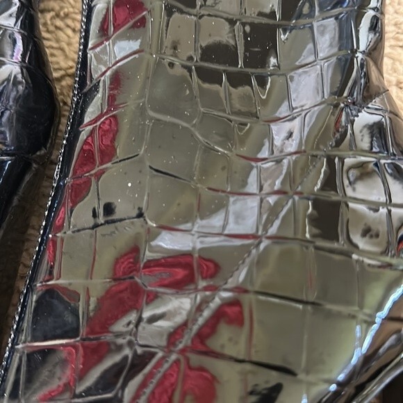 Forever 21 Black Faux Shiny Leather Zipper Boots Size 8 - Picture 7 of 7